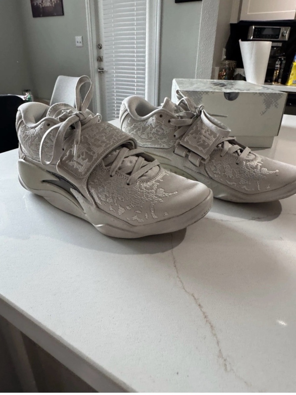 *RARE* Nike Air Jordan Zion 3, Pre-Owned, 7.5 Women
